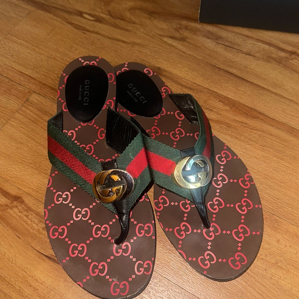 GG THONG WEB SANDAL size 8 1/2